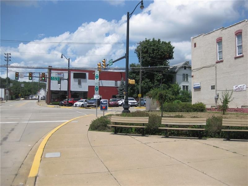 Houston: 12 E Pike St, Houston, PA 15342